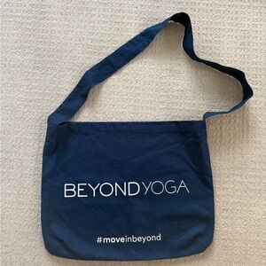 Beyond Yoga tote bag / messenger bag in navy blue and white